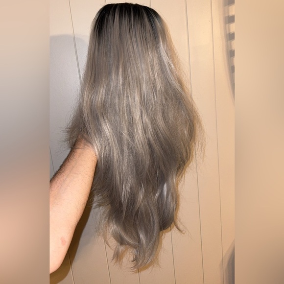 Long Wavy Ombré Gray Wig - Picture 1 of 4
